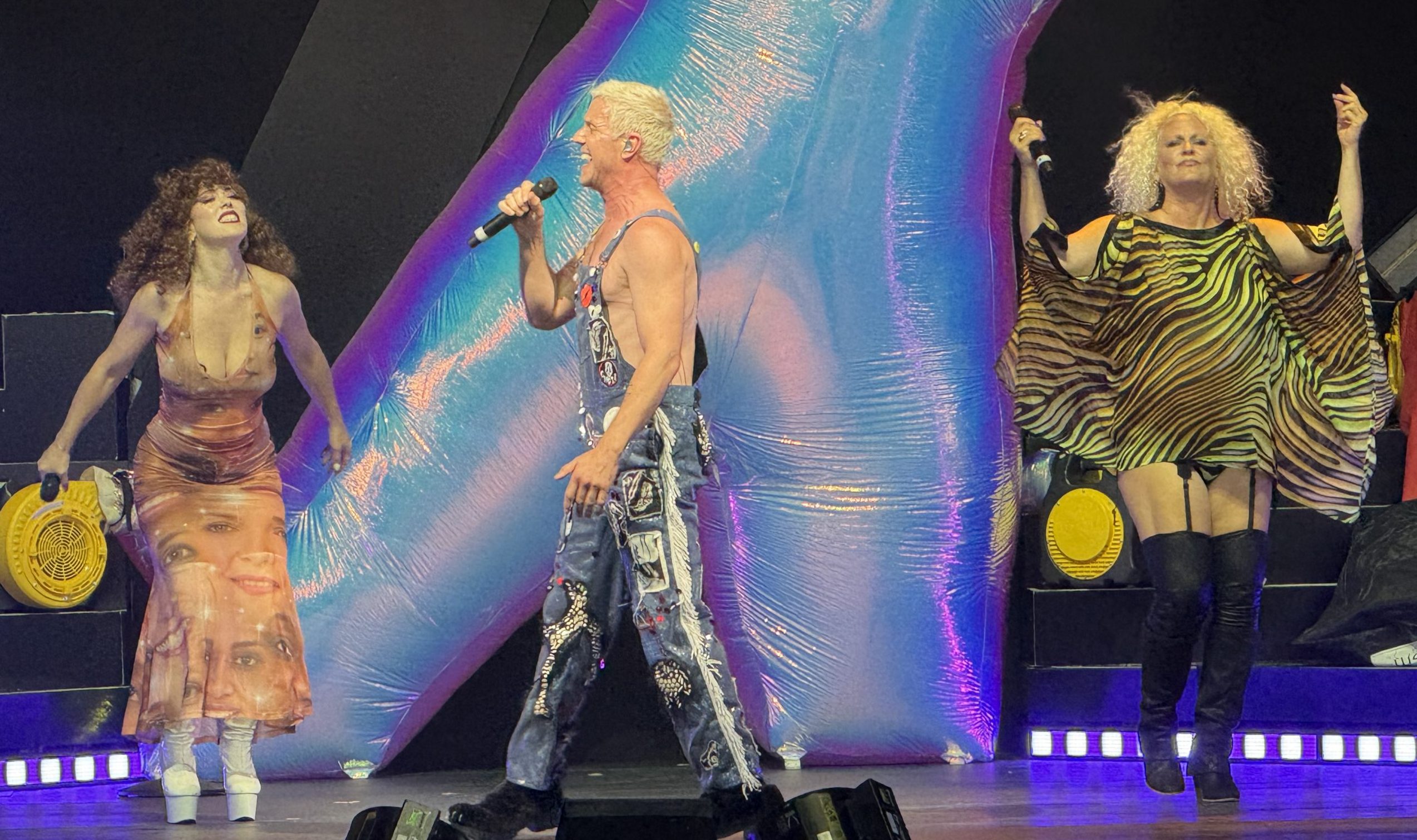 Slayyyter, Scissor Sisters and Kesha light up Tinley Park Windy City